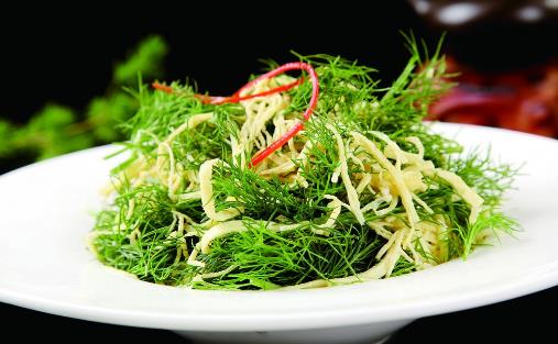 茴香價格便宜，營養(yǎng)并不少，可是營養(yǎng)師提醒，用茴香做餡