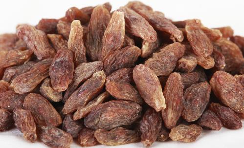 葡萄干太臟怎么洗?清水洗不凈,加入兩種調(diào)味料,3分鐘就