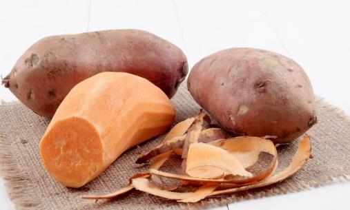 吃黃瓜用削皮嗎？三種蔬菜皮一起涼拌吃，清熱利濕、幫助