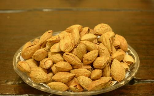 杏仁營養價值高,沒事吃幾粒,降低血糖,幫助減肥!別嫌