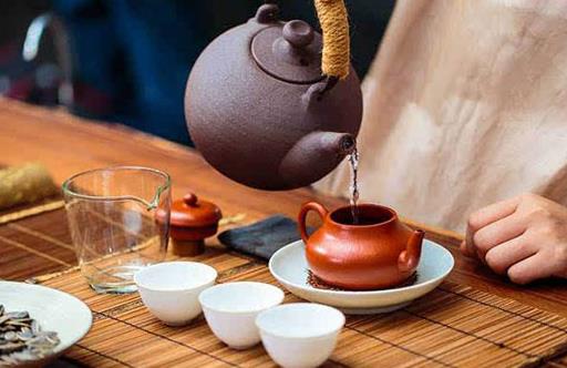 喝茶真的養(yǎng)胃嗎?這些喝茶方式,一個(gè)比一個(gè)傷腎,早點(diǎn)改