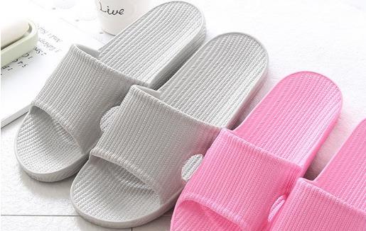 老人拖鞋不合腳 不僅易致疲勞還增加摔倒風險