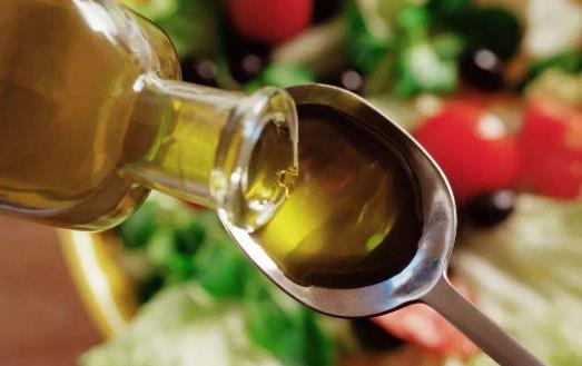 老年人滴油不沾并不科學(xué) 用油不能太單一