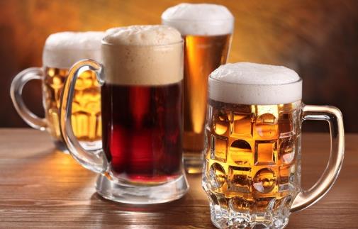 黑啤酒、黃啤酒，夏天應該喝哪種？不管好壞，喝酒別超過