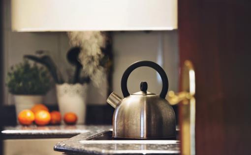 桶裝水、純凈水和燒開后的自來水？最好的選擇是什么？今