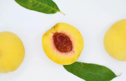 洗桃子還在用鹽嗎？換成“它”，桃毛自己掉，洗得又快又干凈