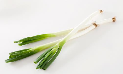 俗話說“常吃蔥、人輕松”,夏季吃蔥都有什么好處?一次