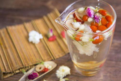 女人大姨媽拜訪，就該常喝紅糖水？可醫(yī)生卻說(shuō)紅糖水最好別多喝？