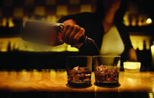 一喝酒就臉紅是酒量小?你的酒量或是“命中注定”,練不