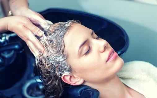 夏季出汗多,到底要不要每天都洗頭?多久洗一次才是健康