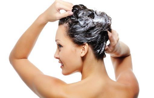 夏季出汗多,到底要不要每天都洗頭?多久洗一次才是健康