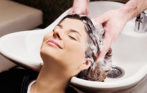 夏季出汗多,到底要不要每天都洗頭?多久洗一次才是健康