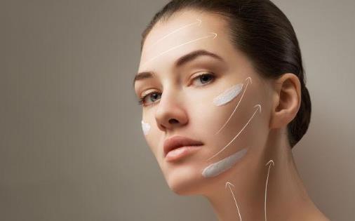 整形低齡化:問題不在臉,而在審美和價值觀