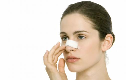 整形低齡化:問題不在臉,而在審美和價值觀