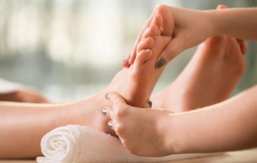 人老腳先衰 按摩腳部5大保健穴來強身健體