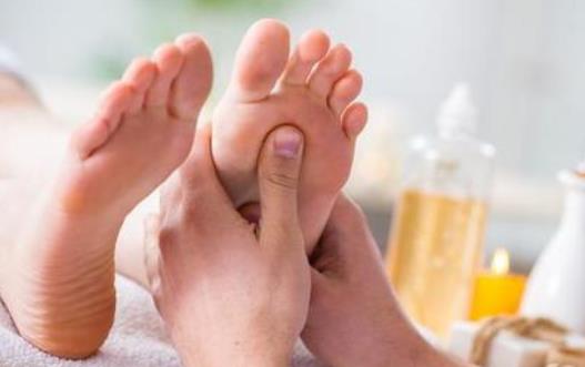 人老腳先衰 按摩腳部5大保健穴來強身健體