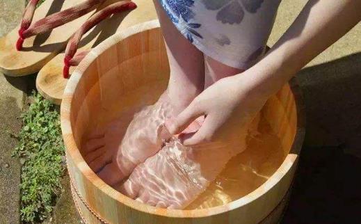 腳為精氣之根 中醫推薦泡腳方法