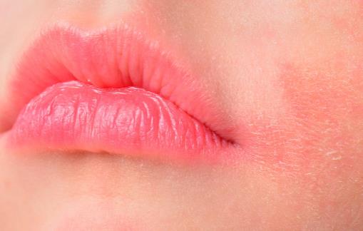 生理鹽水治皮膚過(guò)敏嗎 單純用鹽水不恰當(dāng)