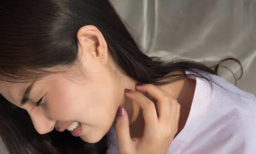 生理鹽水治皮膚過(guò)敏嗎 單純用鹽水不恰當(dāng)