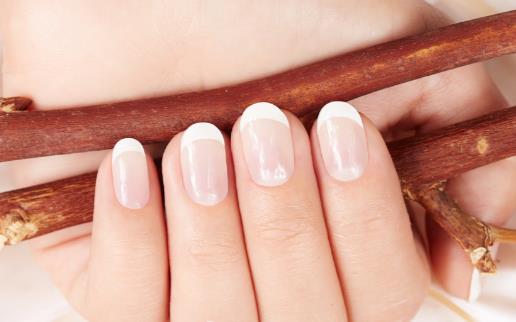 指甲凹陷的日常護理方法 指甲與疾病的預測關系