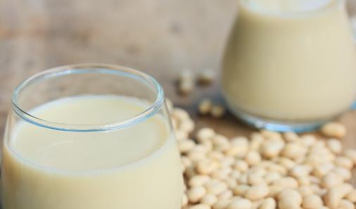 未煮熟的豆漿害處大 天天喝豆漿的好處和壞處揭秘