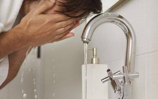 針對(duì)不同皮膚類型洗臉  面部肌膚更健康