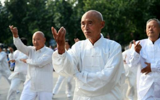 練太極拳是中老年人必備運動 堅持練太極拳的好處