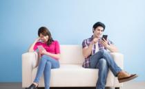 手機癮的危害大眼睛受傷睡眠變差 戒掉手機癮的方法