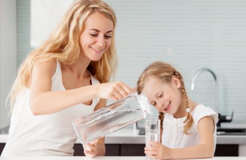 喝水時加點養(yǎng)肝食物 清肝毒排廢物