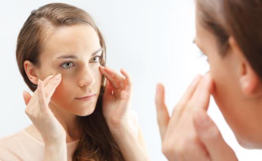 擋不住的魚尾紋幫你有效應(yīng)對 去魚尾紋的小偏方大全