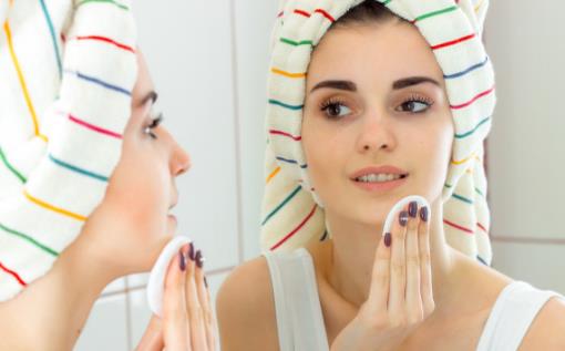 警惕卸妝誤區(qū)卸妝的正確示范 日常快速卸妝的方法