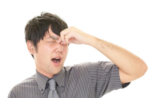 眼睛畏光睜不開也許是干眼癥 預防干眼癥要多多眨眼