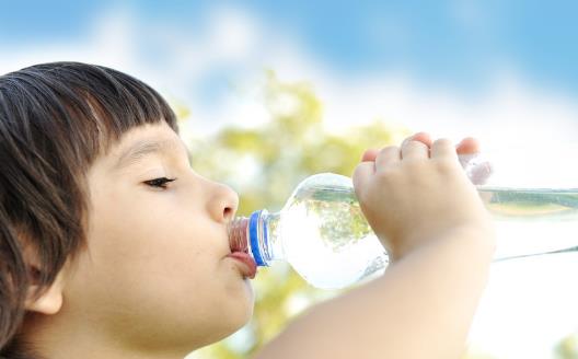 多喝熱水的保健功效 保胃秘訣晨起最好喝溫開水