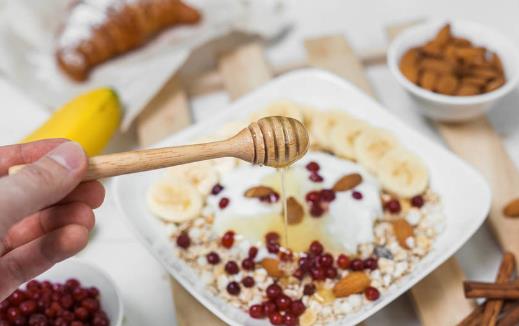 喝蜂蜜水美容養顏美容養顏 蜂蜜水并不適合所有人