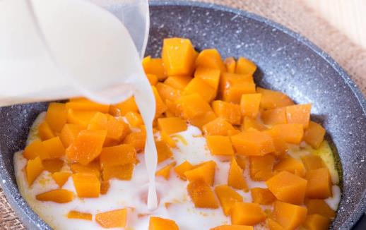 南瓜的營養(yǎng)價(jià)值 南瓜粥適合脾胃虛弱營養(yǎng)不良的人群