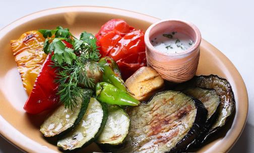 夏季吃茄子,營養價值多,清熱解暑,平穩血壓!你吃對了