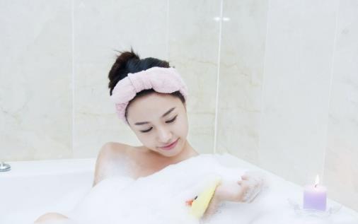 關(guān)于洗澡，早上好還是晚上？老外：我們喜歡早上，原因好