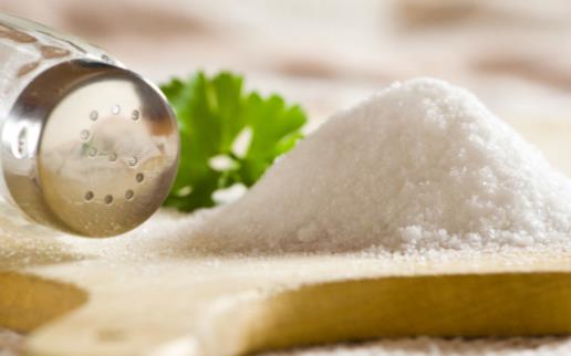 過分控制鹽分的攝入 反而可能對心臟造成損傷