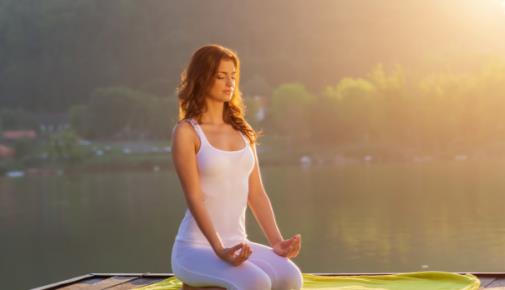 簡單的瑜伽動作，緩解坐骨神經痛