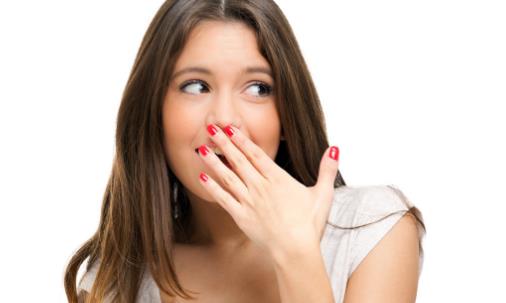 口臭影響心情和社交 你想不到的導(dǎo)致口臭的8種食物