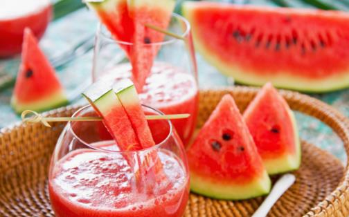 西瓜吃一半，保鮮膜蓋住細菌多？三個飲食誤區