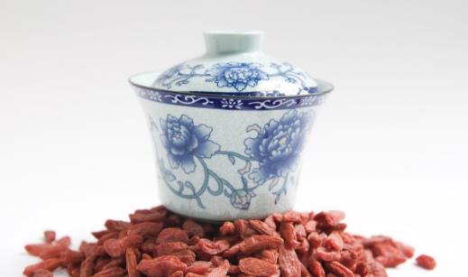 枸杞泡水能補氣補血延緩衰老 枸杞泡水喝的注意事項