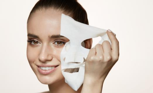 黑面膜、白面膜不重要!醫師教你看成分挑對面膜