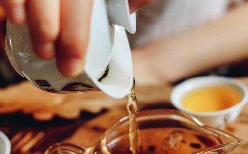 夏日飲茶好處多,醫生提醒:有兩類女性不宜飲茶,否則會