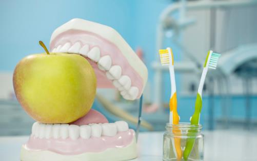 牙刷應該選軟毛的還是硬毛的 正確使用牙刷的方法