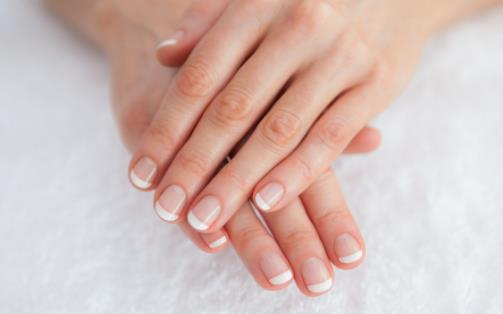 指甲表面凹凸不平是疾病預兆 指甲形狀與疾病的關系