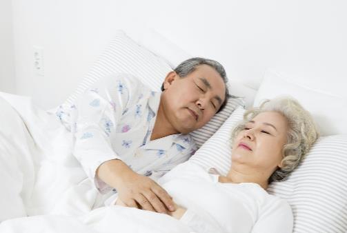 老年人睡覺(jué)要注意什么?4大禁忌千萬(wàn)不要犯