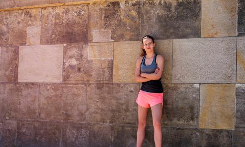 每天靠墻幾分鐘的好處大 選擇好正確站墻方法很重要