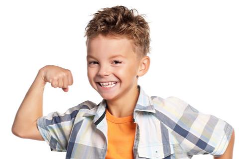 不走心的贊揚(yáng)很可能適得其反 讓孩子越夸越頑皮