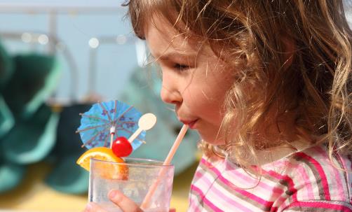 這3種飲料已被列入黑名單!兒科醫生嘆氣:別再給孩子喝了